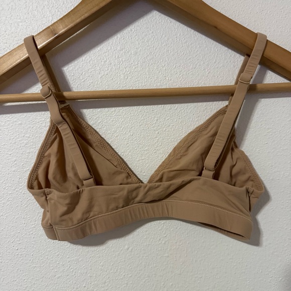 Skims Fits Everybody Triangle Bralette Beige Nude Pull Over NWT X-Small - Picture 3 of 7